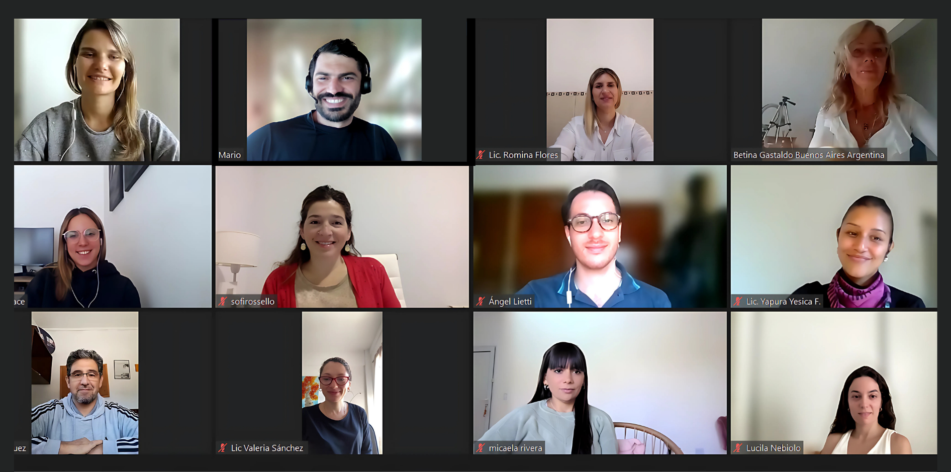 Equipo de psicólogos especialistas en infidelidad y terapia de pareja — Psicología On The Go