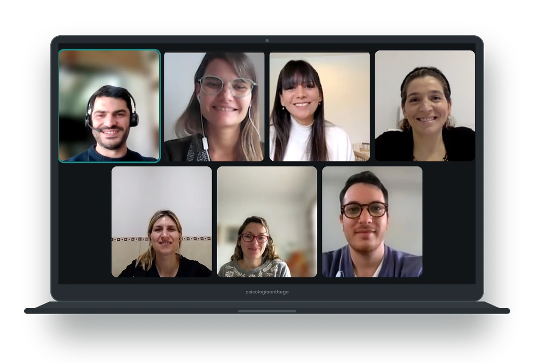 Equipo de psicólogos especialistas en infidelidad y terapia de pareja en videollamada — Psicología On The Go